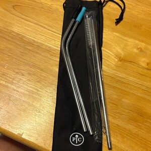 Reusable Stainless Steel Straw Set with Carry Pouch and tips.